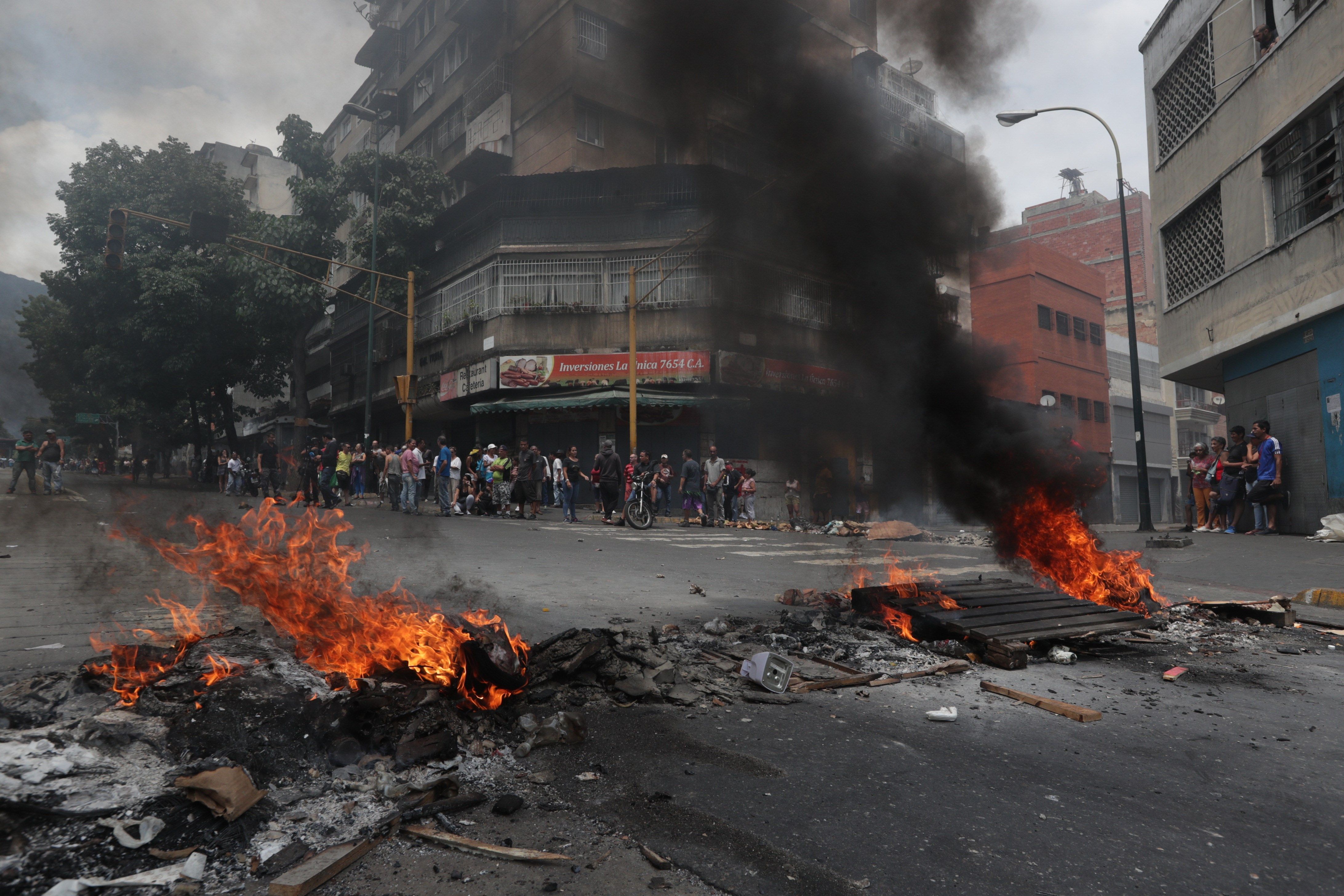 Paramilitares chavistas dispararon contra manifestantes en las inmediaciones del Palacio de Miraflores