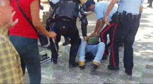 ¡Insólito! Levantan procedimiento a funcionarios de PoliMiranda por DEFENDER a maestros de ataque chavista en Los Teques