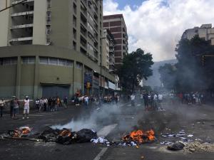 EN FOTOS: Protestan en la avenida Fuerzas Armadas de Caracas ante continuas fallas de servicios públicos #31Mar
