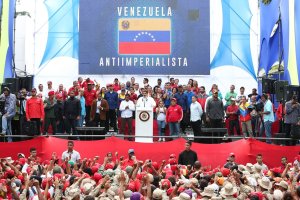 Maduro da mitín con pantallas LED y planta eléctrica mientras los venezolanos sufren sin luz (fotos)