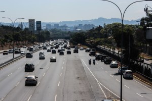 Lo compara con Hitler: Maduro impuso a su séquito cambiarle el nombre a la autopista Francisco Fajardo