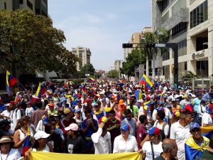 La gente salió a las calles de Vargas en apoyo a la convocatoria de Guaidó (Fotos)