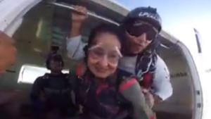 Caras de tabla: Chavismo crea Challenge desde salto de paracaídas y en Los Roques (VIDEO +Stella Lugo)