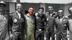 Pakistán devuelve a India al piloto que capturó en Cachemira