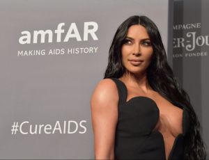 Kim Kardashian mostró sus partes íntimas con este bodysuit animal print
