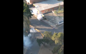 Con bombas lacrimógenas reprimieron intento de saqueo en supermercado de Prados del Este (VIDEO)