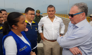 Víctor Bautista, director de fronteras de Colombia, acompañó al senador Tim Kaine en Cúcuta