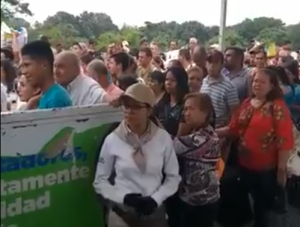 Repleto el puente Simón Bolívar tras rumores de apertura de la frontera (Video)