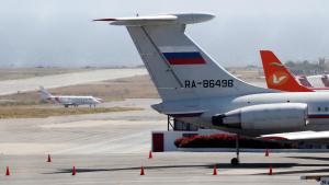 Llegada de aviones militares rusos a Venezuela representa una provocación, dice Pence
