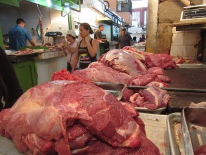 Carne con leve baja de precio y el tomate se dispara en los mercados municipales del Zulia