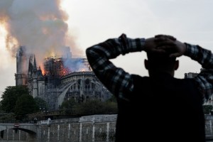 Macron comparte el dolor de toda una nación por el incendio de Notre Dame