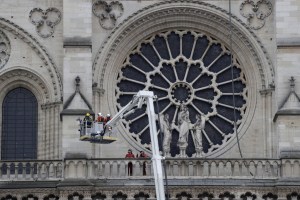 Millonarios y donantes privados se movilizan para reconstruir la catedral de Notre Dame