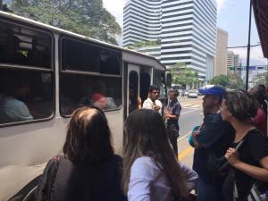 Transportistas se aprovechan del apagón rojo… y del bolsillo de los venezolanos (VIDEO)