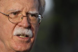 Bolton a Padrino López: No te dejes arrastrar por un dictador obsesionado con el poder