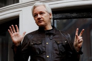 Assange, fundador de WikiLeaks, contraerá matrimonio en prisión con una falda escocesa