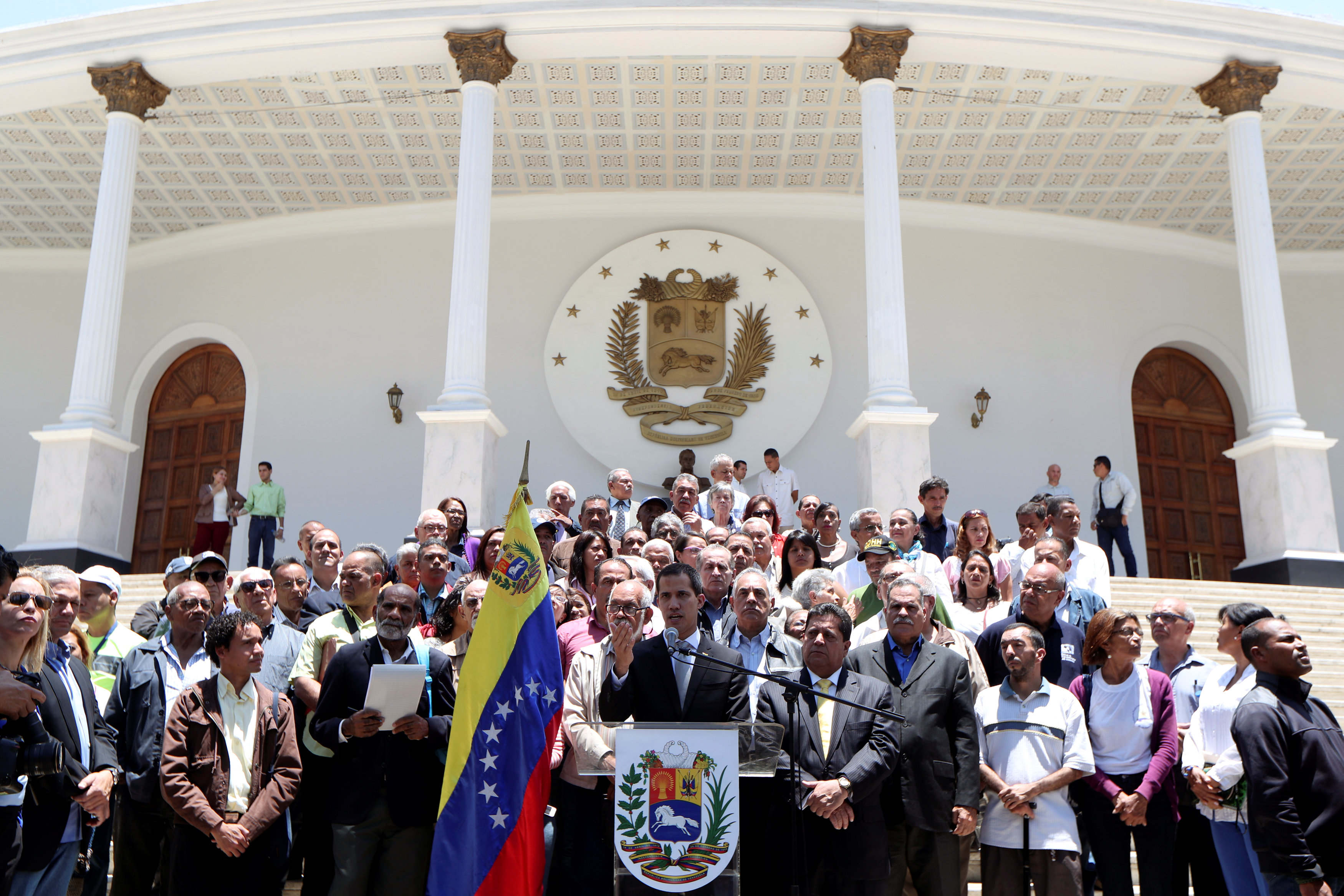 Guaidó: La administración pública debe volver a estar al servicio de los venezolanos
