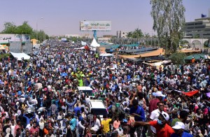 Policía de Sudán no reprimirá a manifestantes anti-Bashir