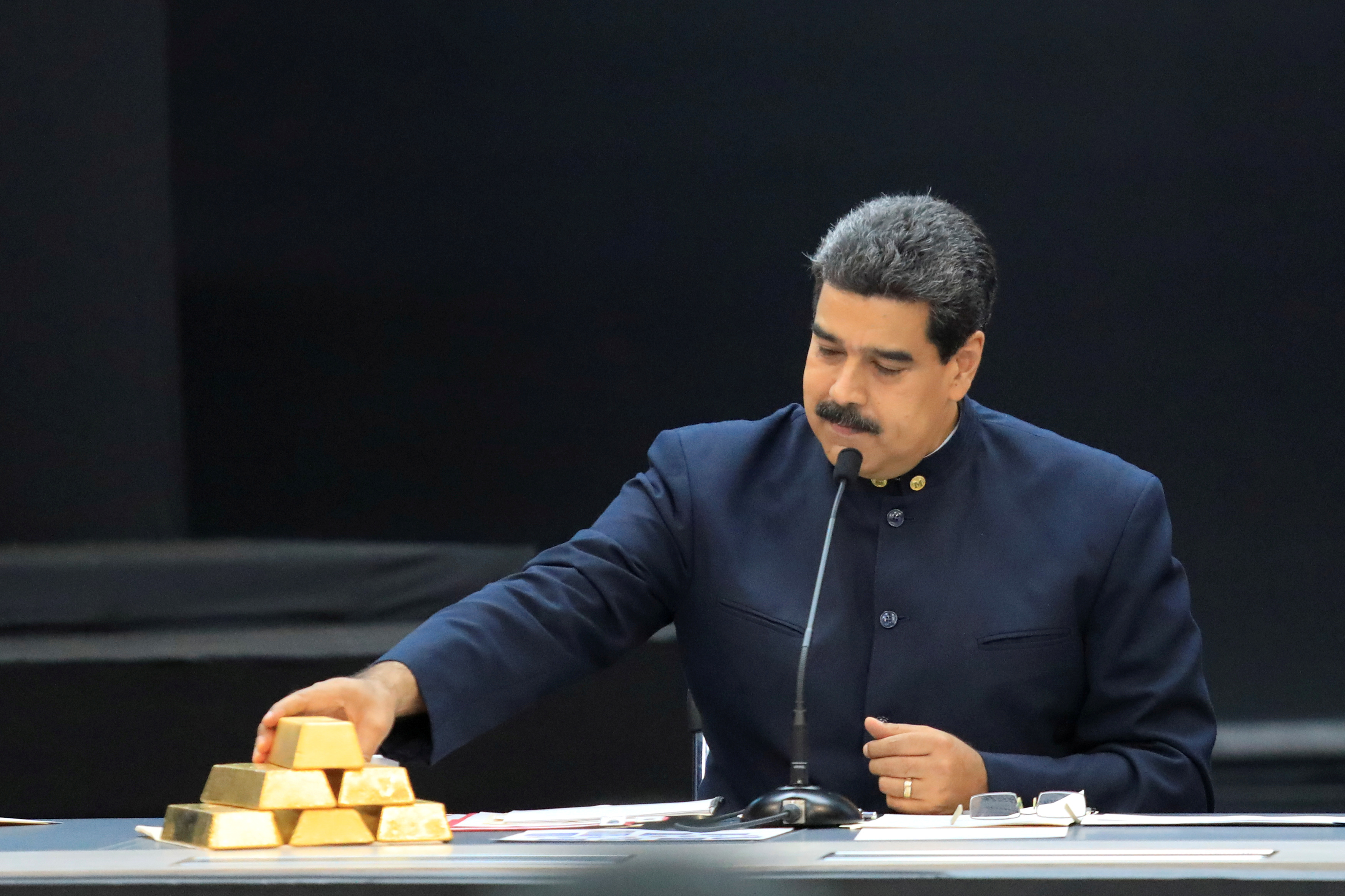 Bloomberg: En medio de sanciones, Maduro vende 400 millones de dólares en oro