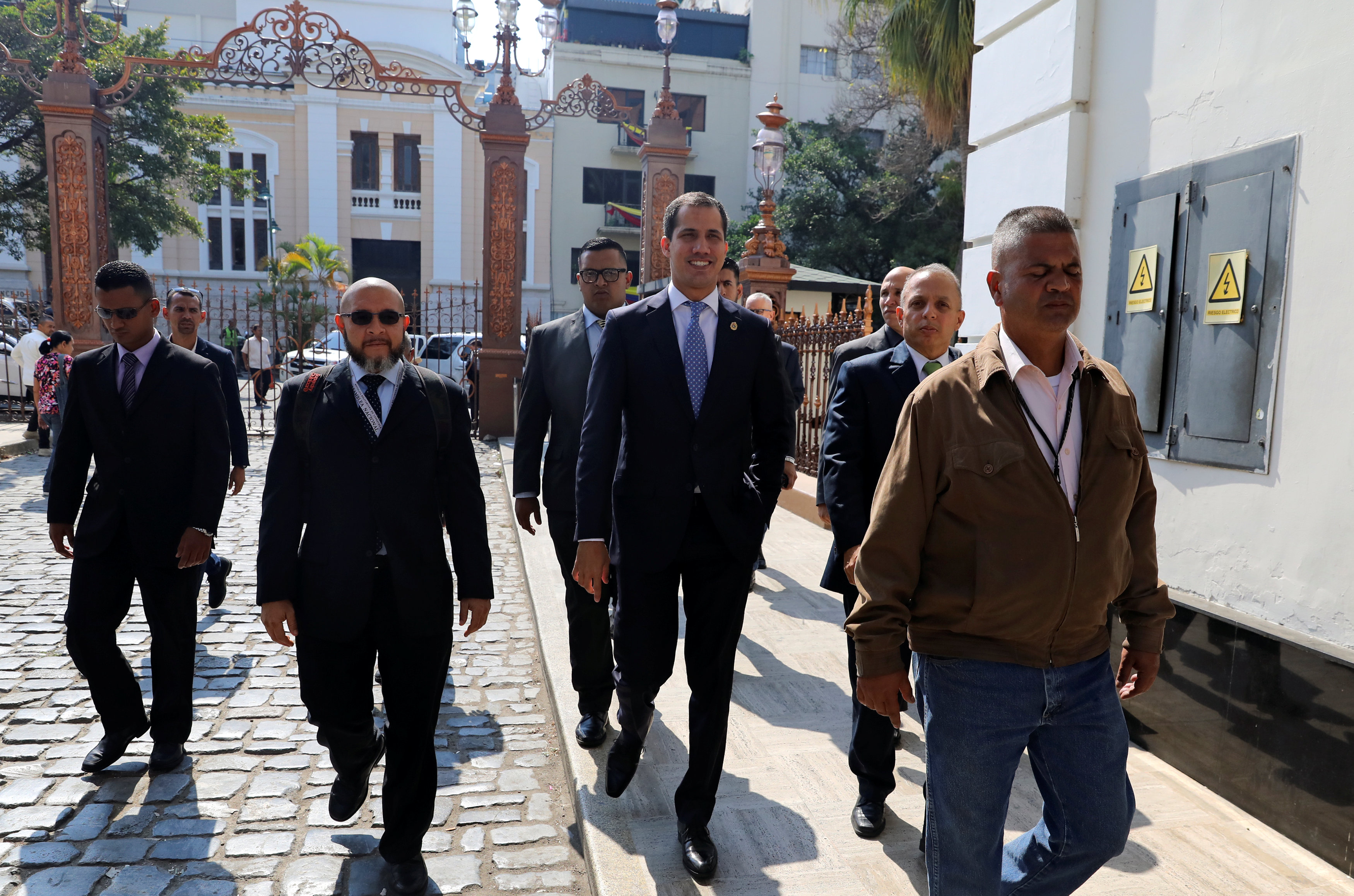 Guaidó llega a la Asamblea Nacional para presidir sesión ordinaria #9Abr (Fotos)
