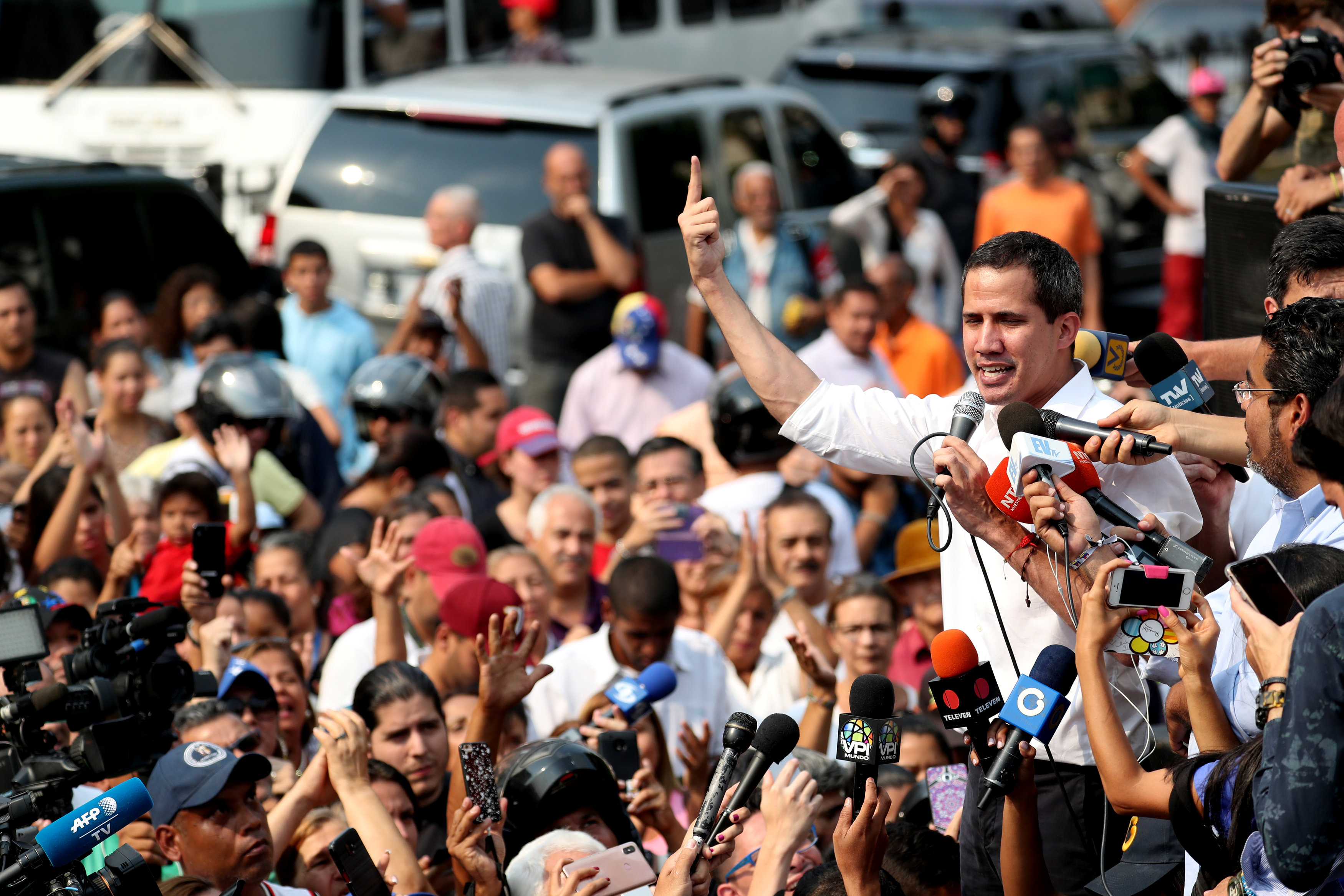Guaidó: Tenemos que ser cientos de miles saliendo de todos lados, será insostenible
