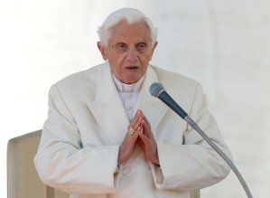 El papa Benedicto XVI celebra su 93 cumpleaños sin visitas por coronavirus