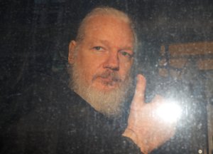 Assange seguirá en prisión mientras pelea con la justicia su extradición a Estados Unidos