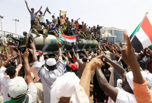 Unión Africana suspende a Sudán hasta que instale autoridad civil de transición
