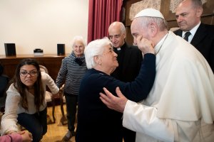 Papa Francisco pide gestos de solidaridad ante amenazas a la vida como la eutanasia