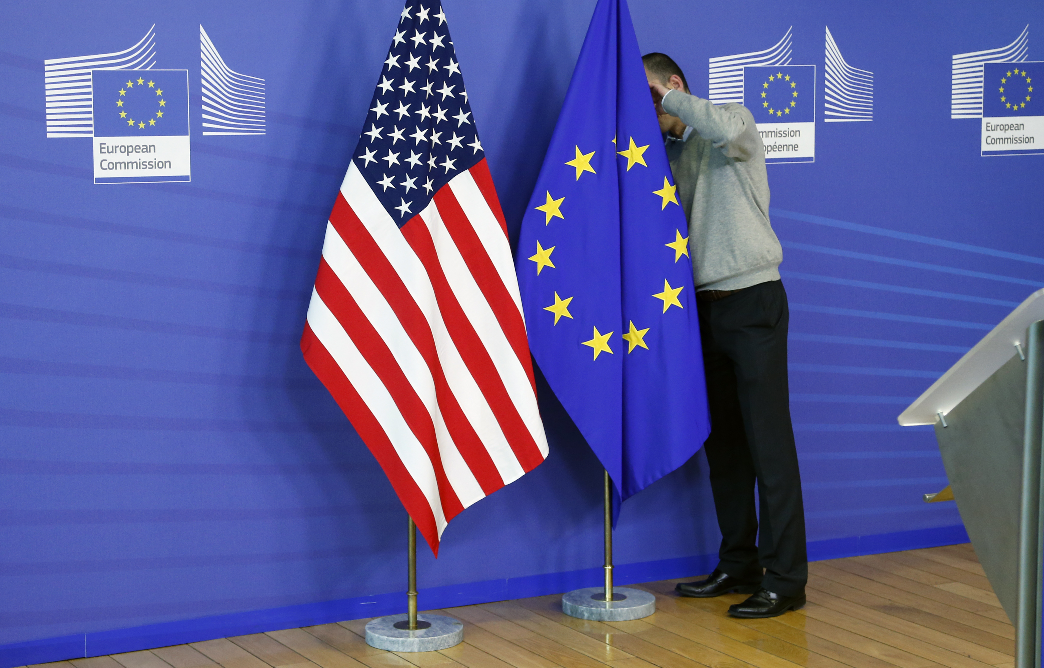 Евросоюз страны сша. Флаг США И Евросоюза. США И ЕС. США И Евросоюз. Флаги ЕС И США.