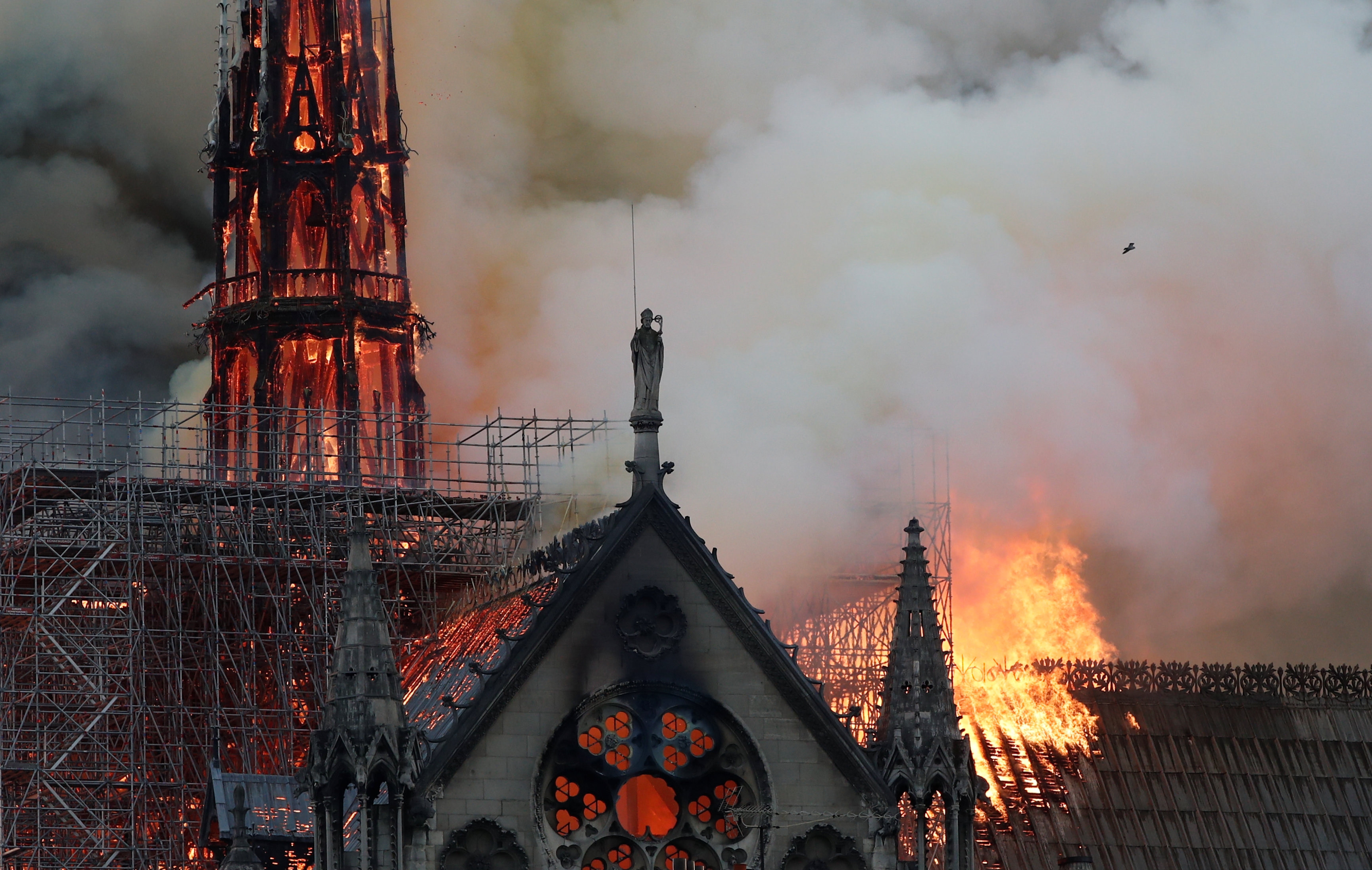 Сгорел нотр. Пожар в соборе Парижской Богоматери (2019). Париж храм Парижской Богоматери пожар.