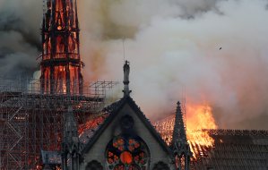 El clásico literario que se disparó en las ventas tras el incendio de Notre Dame