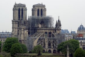 Las estatuas del tejado de Notre Dame, en renovación, se libraron del siniestro