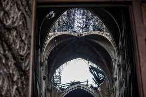 Atención… Catedral de Notre Dame de París aún puede colapsar