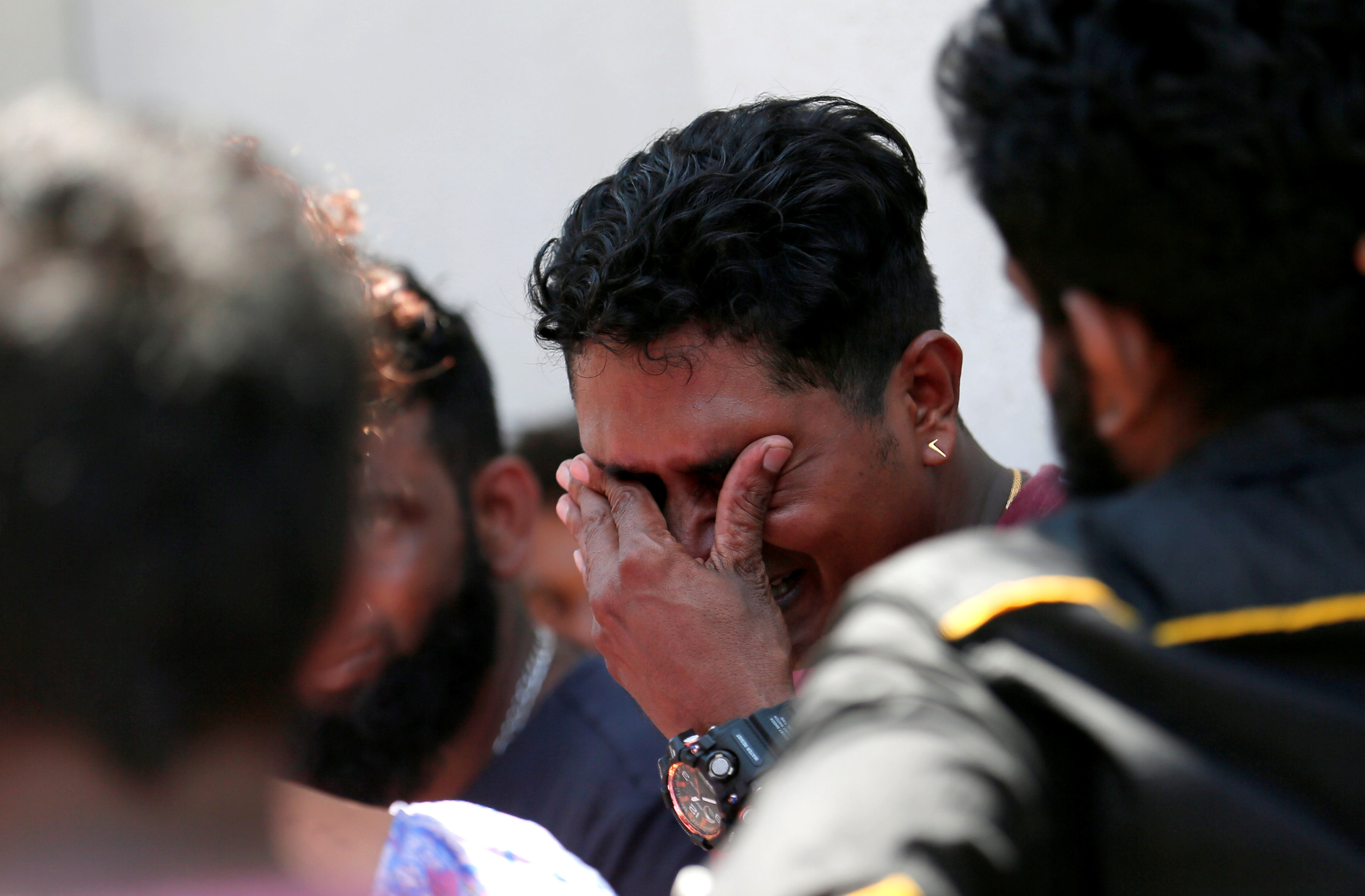 EN VIDEO: El momento de la explosión de una de las bombas que dejaron cientos de muertos en Sri Lanka