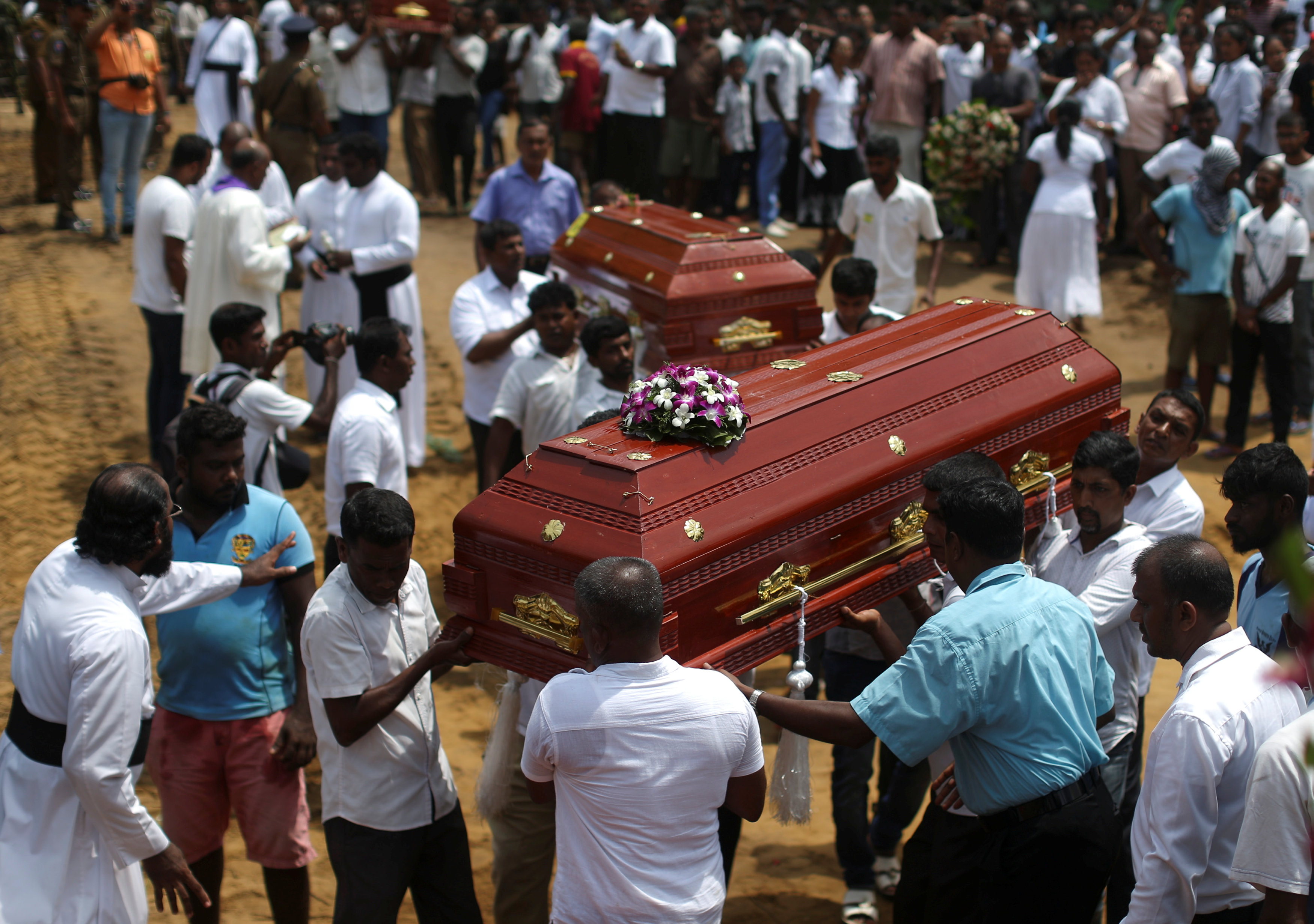 Aumenta a 310 el número de muertos en Sri Lanka y continúan las detenciones