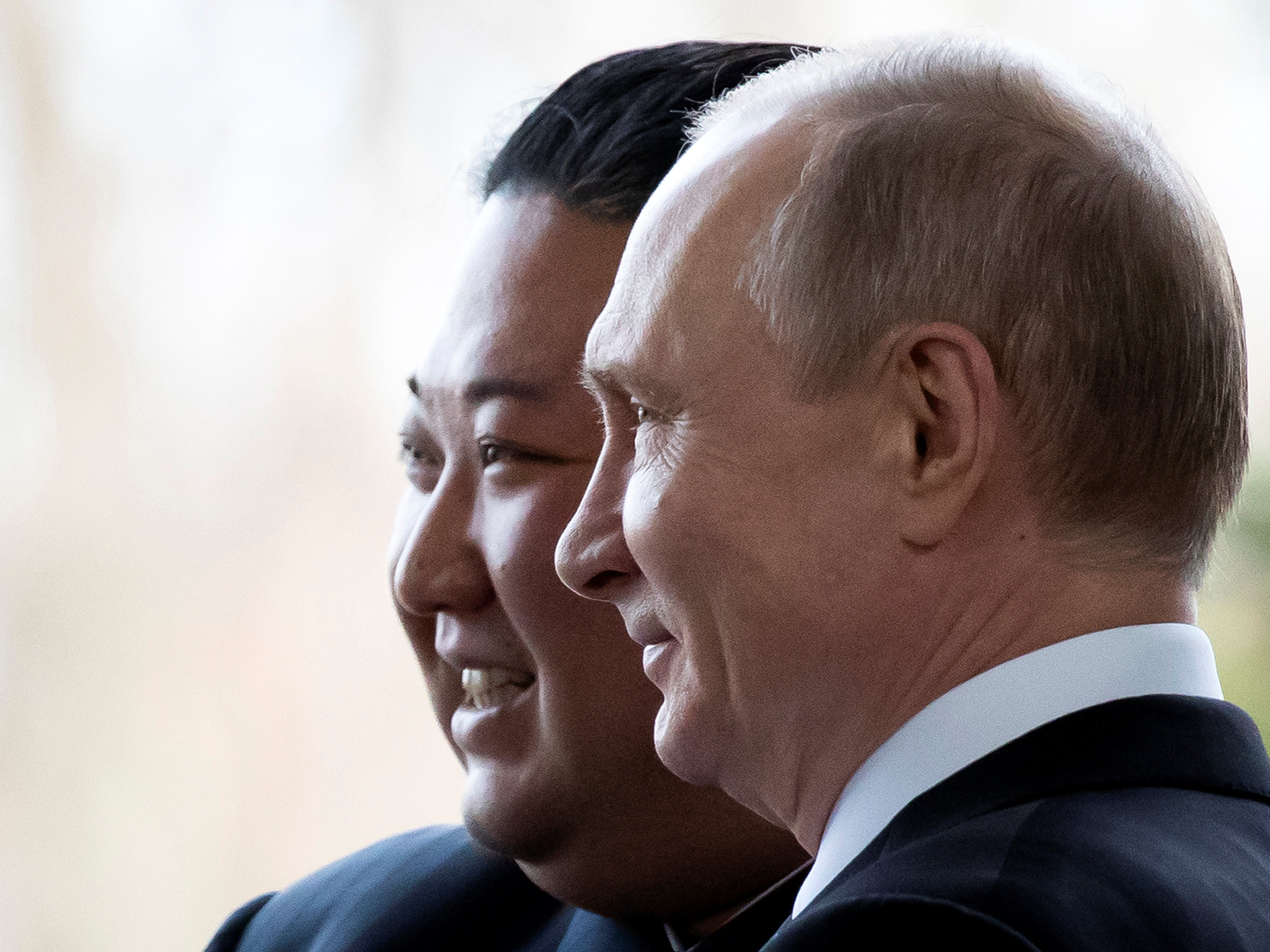 Kim Jong Un parte de Vladivostok tras su cumbre con Vladimir Putin