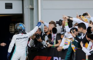 Bottas bate a Hamilton en Azerbaiyán y recupera el liderato en la Fórmula Uno