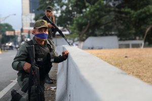 Las cintas azules: El distintivo de los militares venezolanos a favor del cese de la usurpación