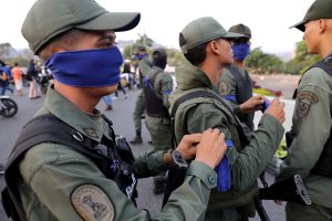 Militar del lado constitucional: Maduro tiene que caer hoy; voy a acompañar a Guaidó hasta la muerte (VIDEO)