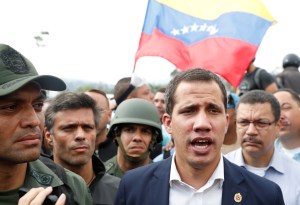 El mundo reacciona al levantamiento de militares en Venezuela