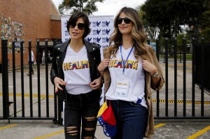 En Bogotá, Dayana Mendoza y Stefanía Fernández recolectaron ayuda para los venezolanos (fotos)