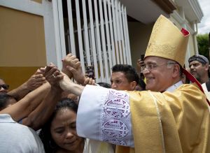 Obispo Silvio Báez viaja al Vaticano tras recibir amenazas de muerte en Nicaragua