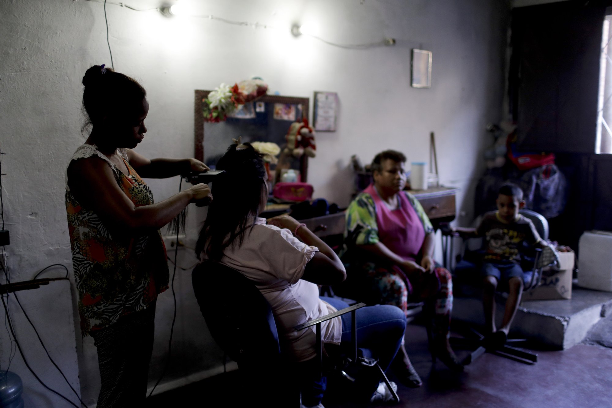 Crisis económica trastoca el cuidado estético de la mayoría de las venezolanas