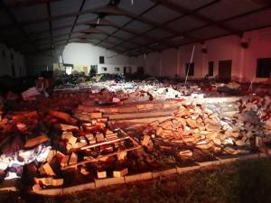 Al menos 13 muertos en derrumbe de una iglesia pentecostal en Sudáfrica (FOTOS)