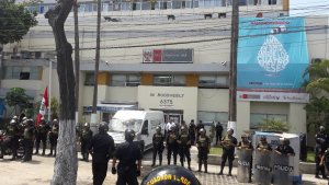 Retiran cuerpo de Alan García del Hospital de Lima (Video)