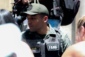 Militares se sumaron al movimiento cívico-militar de Juan Guaidó #30Abr (Video+Fotos)