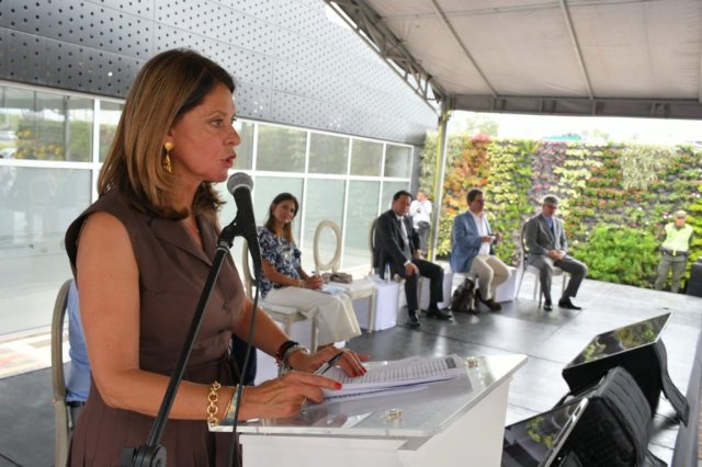 Marta Lucía Ramírez conversando sobre el Plan Impacto para reactivar economia de Cúcuta. 