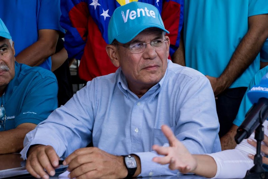 Omar González: Venezolanos alumbran ciudades con el fuego de las protestas