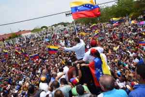 Guaidó llegó a Cabimas y juramentó a los comandos de la libertad (FOTOS) #14Abr