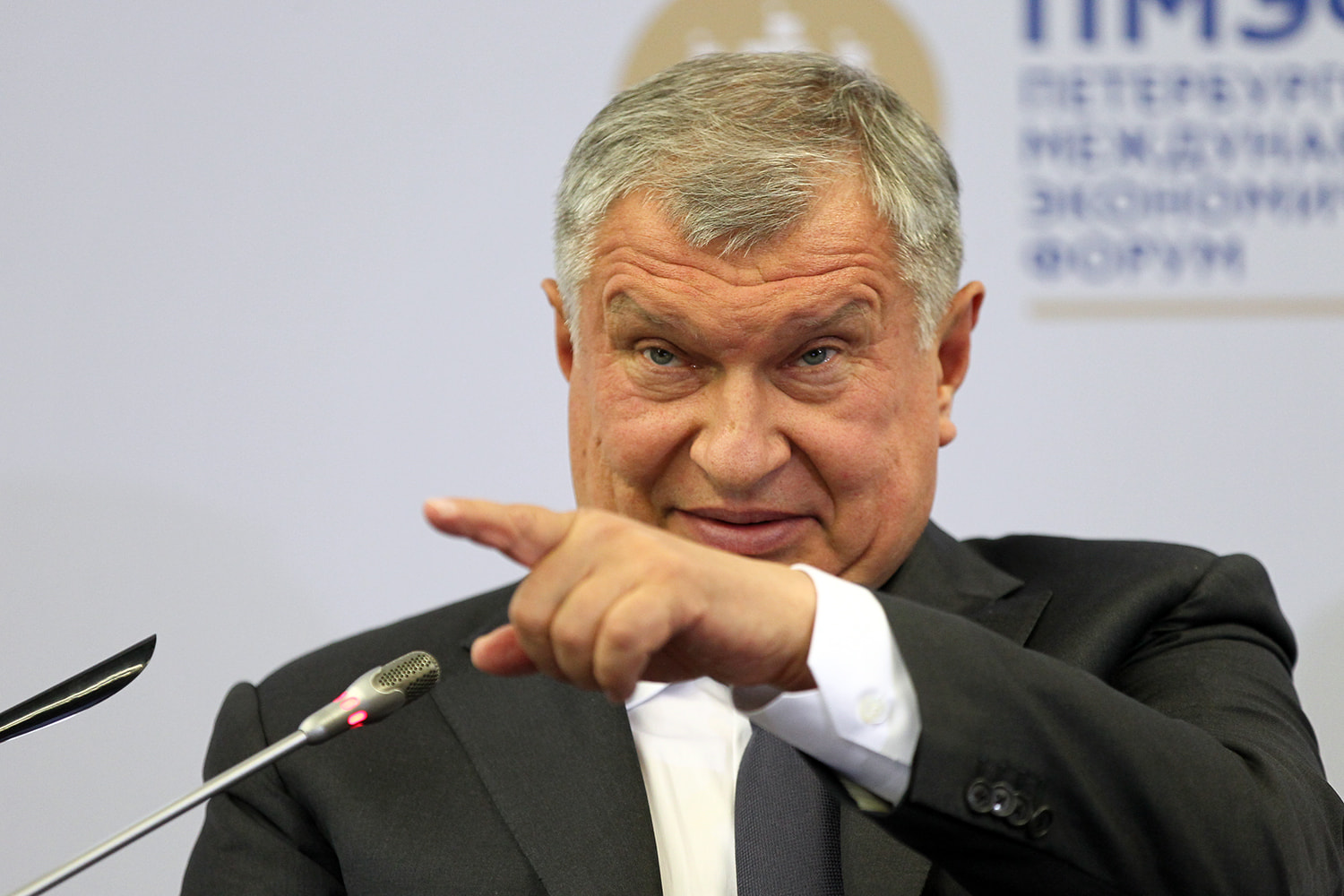 Rosneft amenaza con prohibir que Reuters opere en Rusia por informe sobre Pdvsa